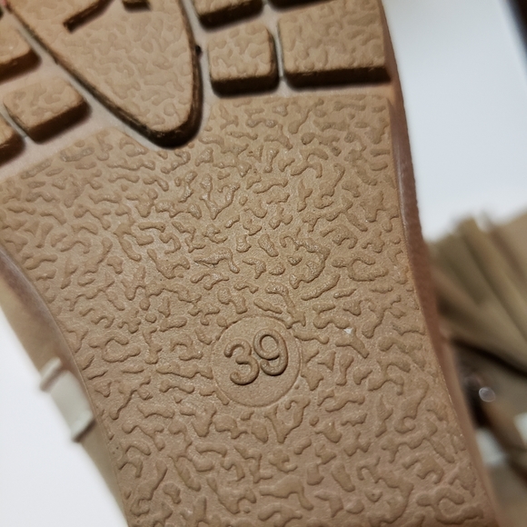 Boots. - Picture 2 of 4